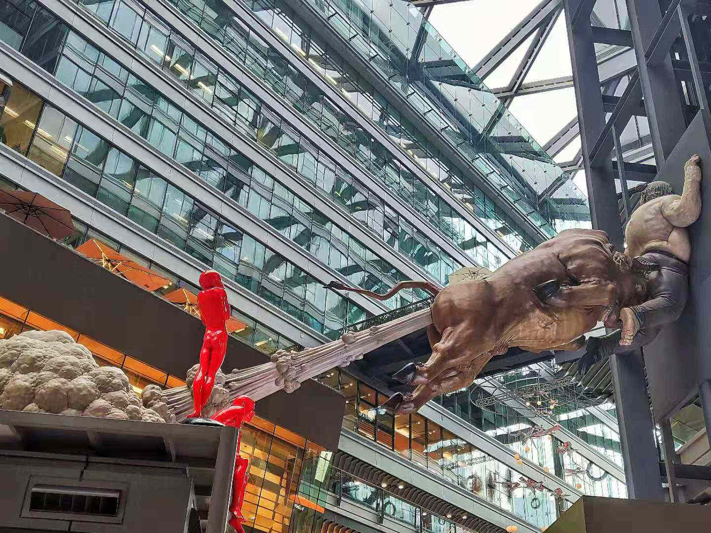 上班就是克制,但周末就是放肆 作者/专三千