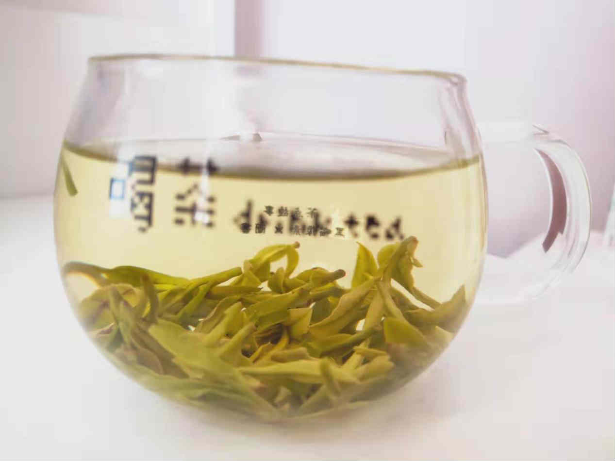 上班就是克制,但周末就是放肆 作者/专三千