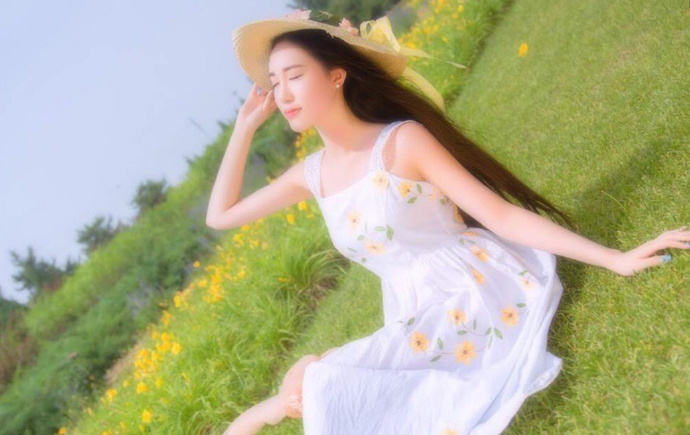 战皇归来以医术行遍天下,救济善人为任。 战皇归来以医术行遍天下,救济善人为任。