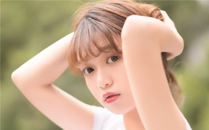 作为上门女婿,周炎受尽所有人的白眼和奚落,为了妻子,无奈只能回家继承万亿财产。 上门女婿无奈回家继承家产。