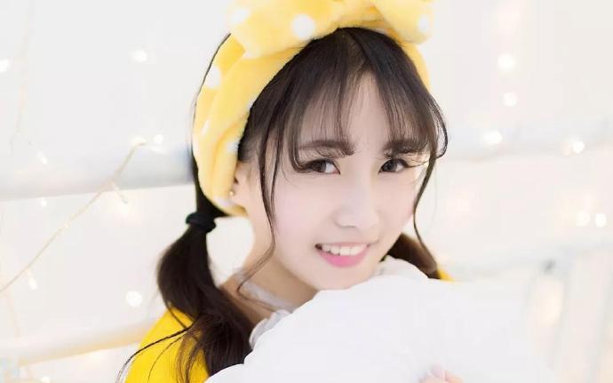 年轻医生遭人针对排挤,却不知其身藏医道仙术,从此妙手回春,众美相拥。 年轻医生身藏医道仙术,妙手回春,众美相拥。