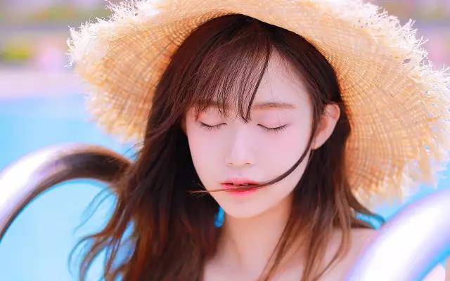 杨威:“我很穷。” 女上司:“升职加薪!” 杨威:“我很穷。” 女上司:“升职加薪!”