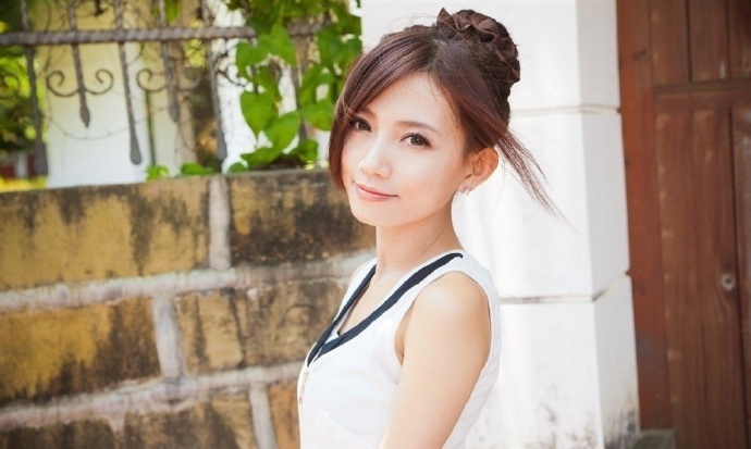 你以为他窝囊?不,他只是不知道怎样适应这个社会! 你以为他窝囊?不,他只是不知道怎样适应这个社会!