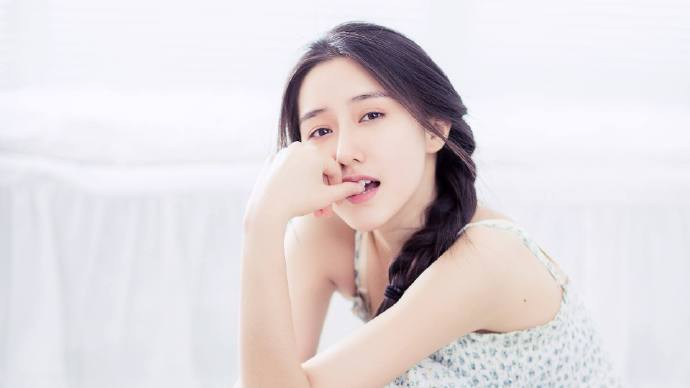 这是她期盼已久的婚礼,却在婚礼当天被无情抛弃。 走投无路的她正巧遇到了他 这是她期盼已久的婚礼,却在婚礼当天被无情抛弃,正巧遇到了他