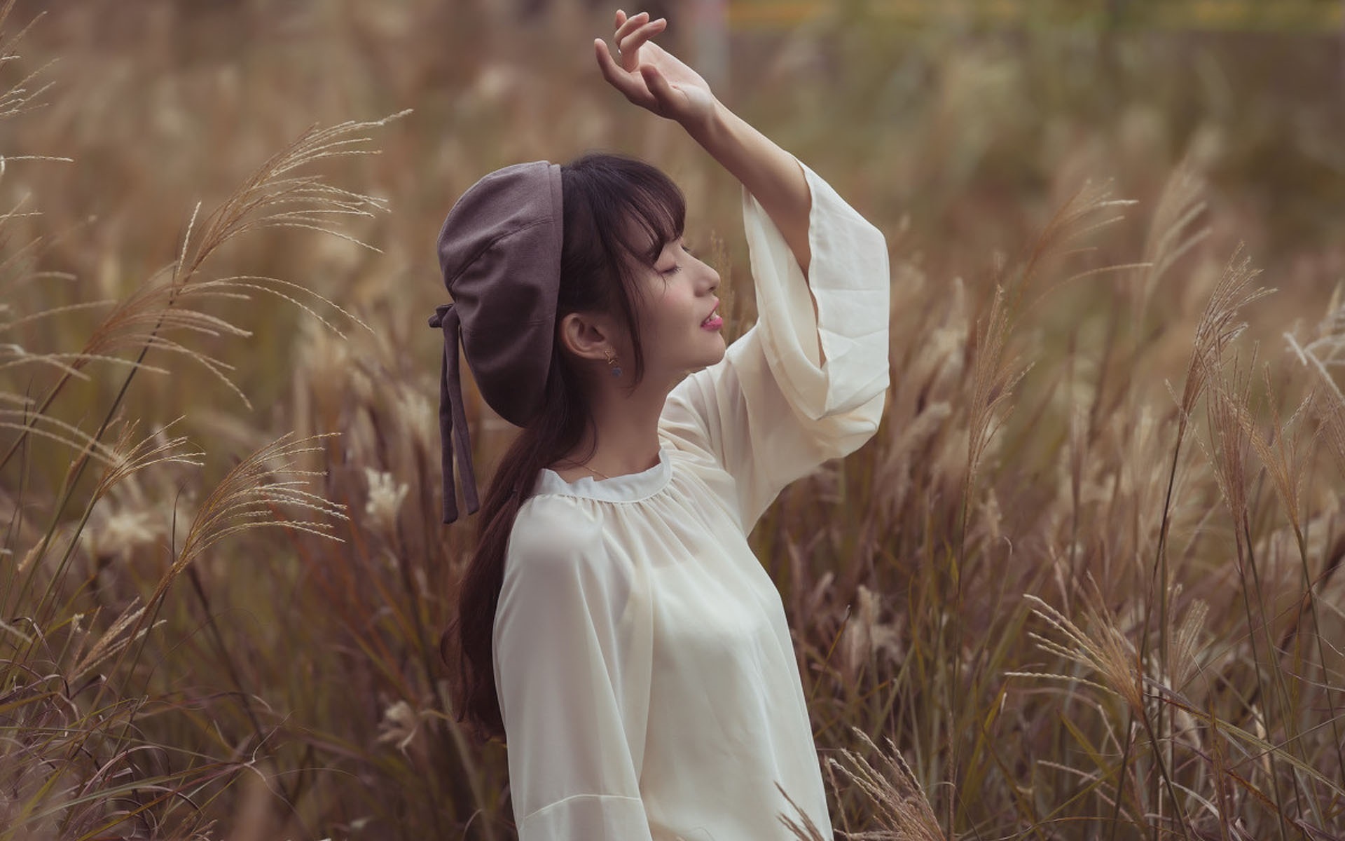 小姨子办过门酒,未婚夫却当众提出,要把撵出杨家,这样才能娶杨敏。 小姨子办过门酒,未婚夫却当众提出,要把撵出杨家,这样才能娶杨敏。