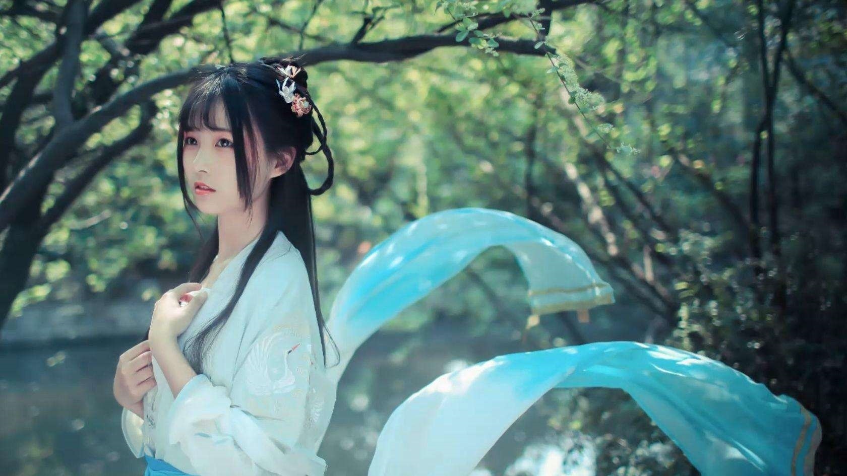 离开我半步之遥 主角: 何念初, 权温纶 离开我半步之遥 主角: 何念初, 权温纶