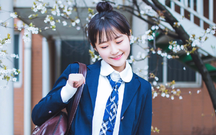 离婚当晚她却把他吃了个透。 离婚当晚她却把他吃了个透。