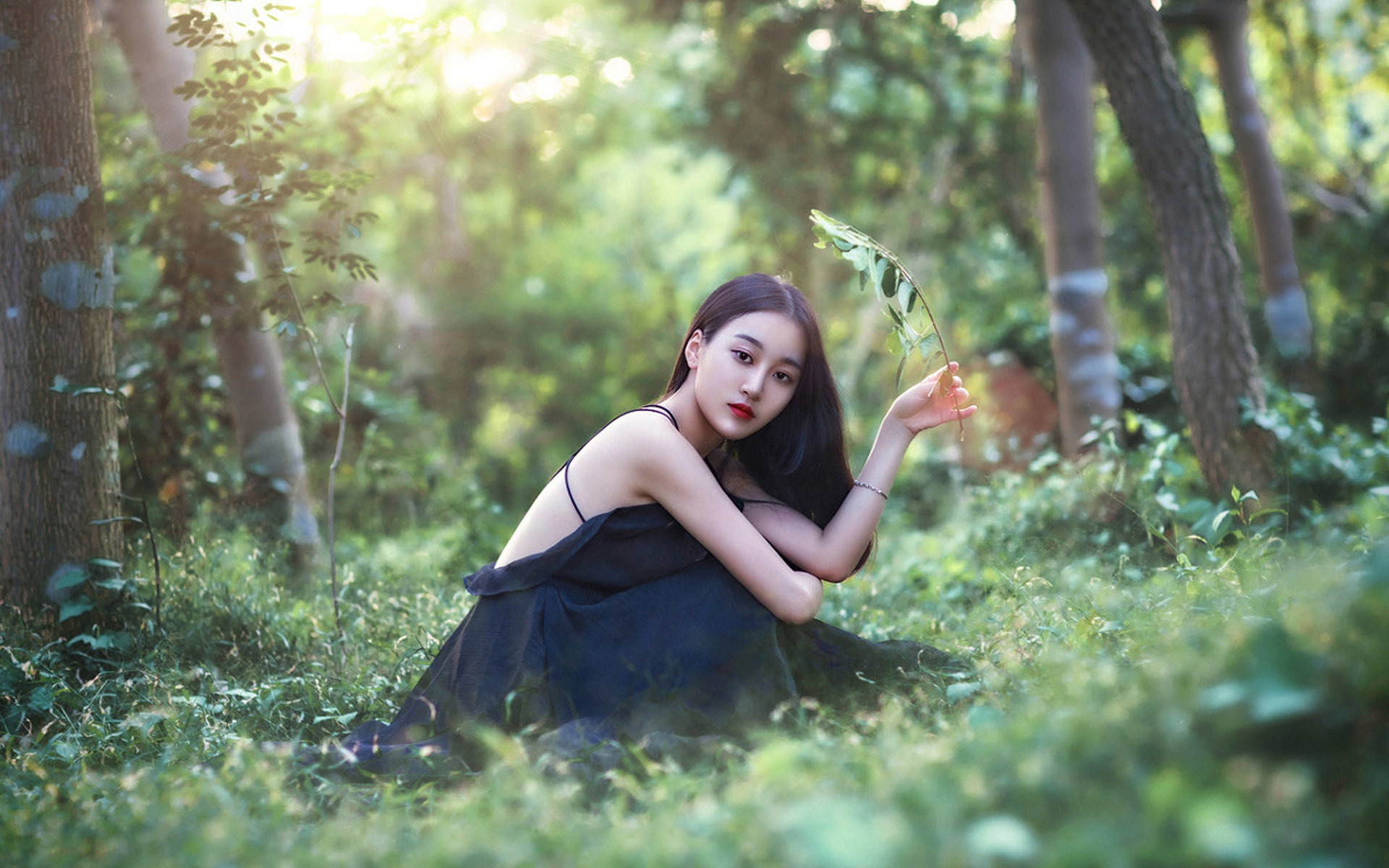 视女人为无物,却对她爱不释手。 视女人为无物,却对她爱不释手。