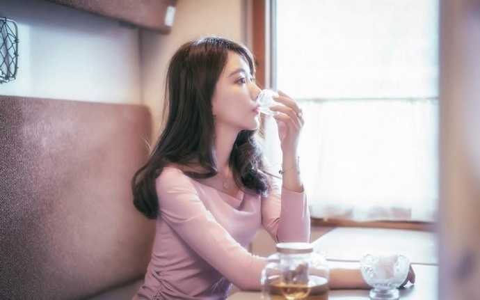 顾先生,对他的新妻恨之入骨。 顾先生,对他的新妻恨之入骨。