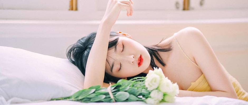“离婚吧,她回来了。” “离婚吧,她回来了。”