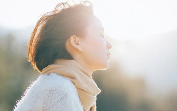 她视他为天,他当她是蝼蚁,轻轻一捏就能够让她粉身碎骨... 她视他为天,他当她是蝼蚁..