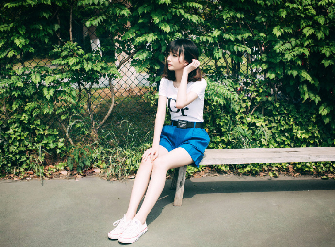 叶朝歌本是国公府嫡女,却因幼年被拐流落在外,十四岁时方回到父母身边。 叶朝歌本是国公府嫡女,却因幼年被拐流落在外,十四岁时方回到父母身边。