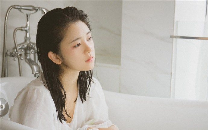 “爹爹,村里的人都说咱家种的东西有毒!“ “爹爹,村里的人都说咱家种的东西有毒!“