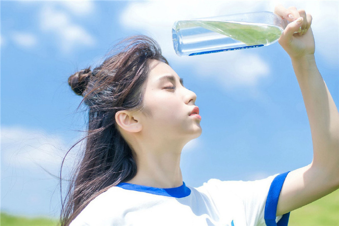 靳言霆于夏洛洛来说是一场美丽的错误,一次意外 靳言霆于夏洛洛来说是一场美丽的错误,一次意外