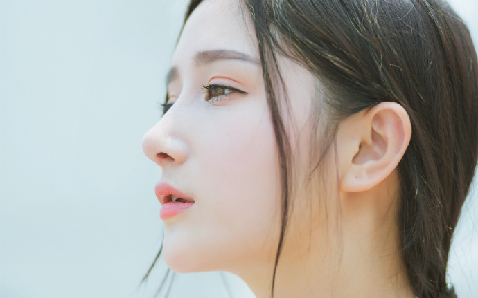 然而,真心托付,换来的竟是他的背叛,她满身伤痕地逃离 然而,真心托付,换来的竟是他的背叛,她满身伤痕地逃离