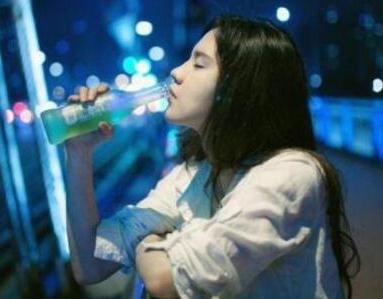 对爱情感慨的伤感说说 失恋后很痛苦的伤感句子