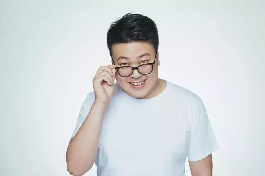 她25岁,靠一口好声音月入50万:这样经营自己,越活越值钱 她25岁,靠一口好声音月入50万:这样经营自己,越活越值钱