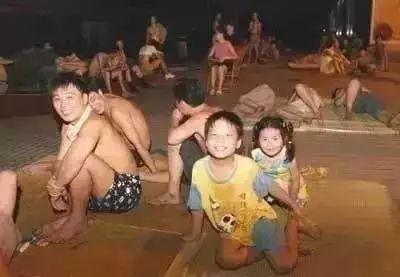 20年前没空调，我们是这样过夏天的，看哭所有人