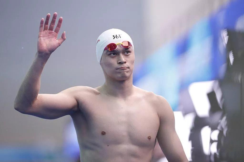孙杨4连冠，霍顿拒绝合影：全世界都笑了！
