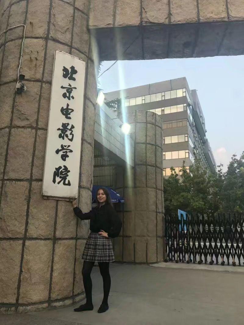 她25岁,靠一口好声音月入50万:这样经营自己,越活越值钱 她25岁,靠一口好声音月入50万:这样经营自己,越活越值钱