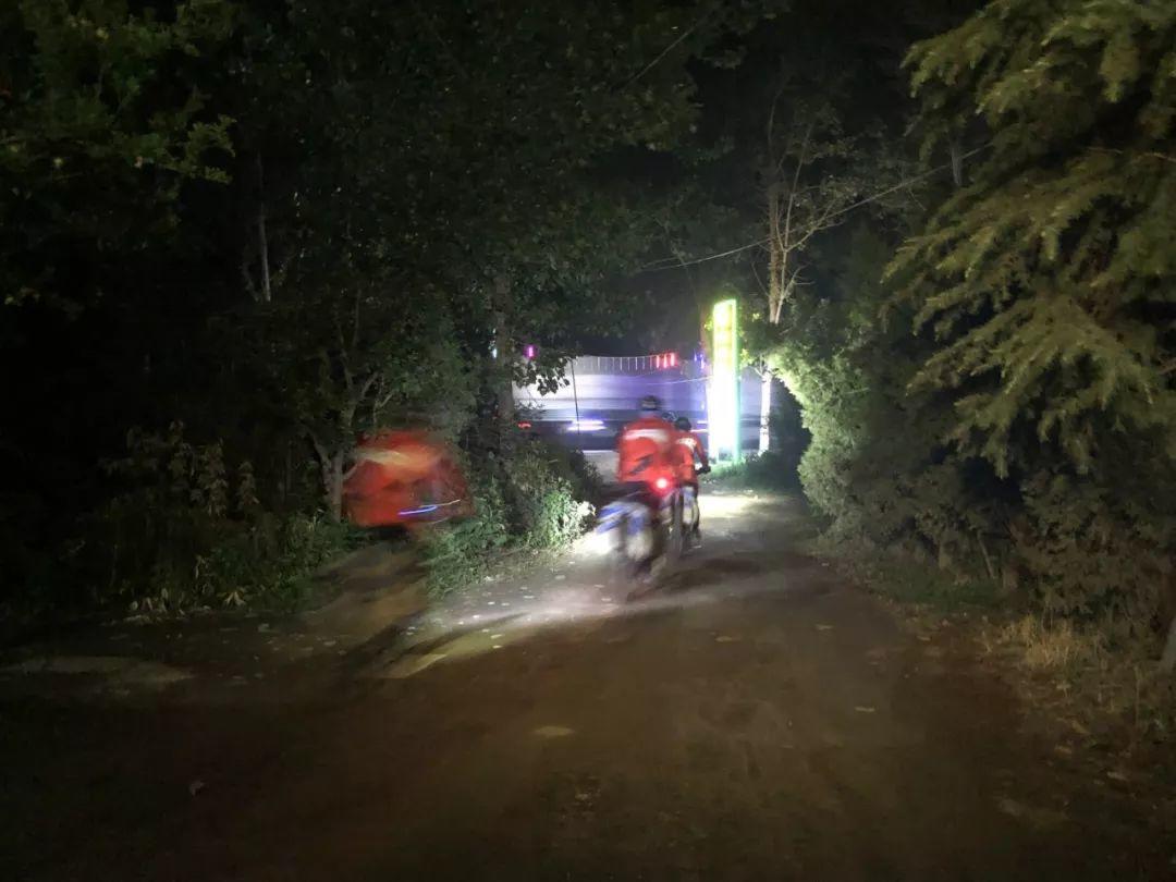 80后老师带11名毕业生骑行千里,校领导紧张,家长被气住院,有人流泪开车跟几公里 80后老师带11名毕业生骑行千里,校领导紧张,家长被气住院,有人流泪开车跟几公里