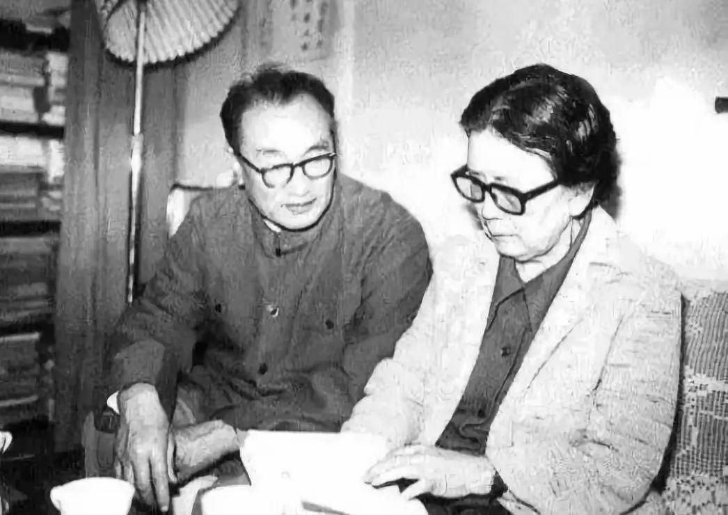 她是民国才女,遭两任丈夫背叛,依旧活成真正的独立女性 她是民国才女,遭两任丈夫背叛,依旧活成真正的独立女性