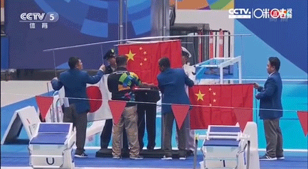 孙杨4连冠，霍顿拒绝合影：全世界都笑了！