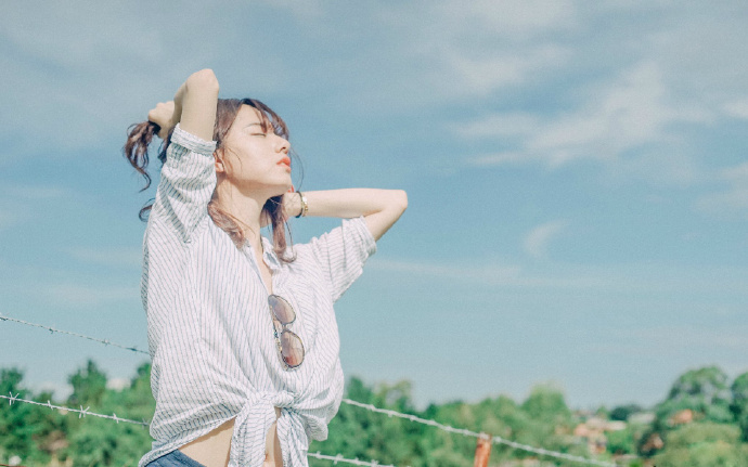 唐龙机缘巧合下，他获得了一只小鼎……