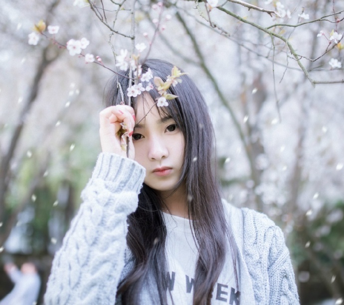 世家弃少夏小宇，偶学绝顶医术。