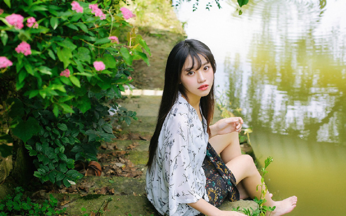 林阳遵循母亲的遗言，去给别人做上门女婿，去装一个废物