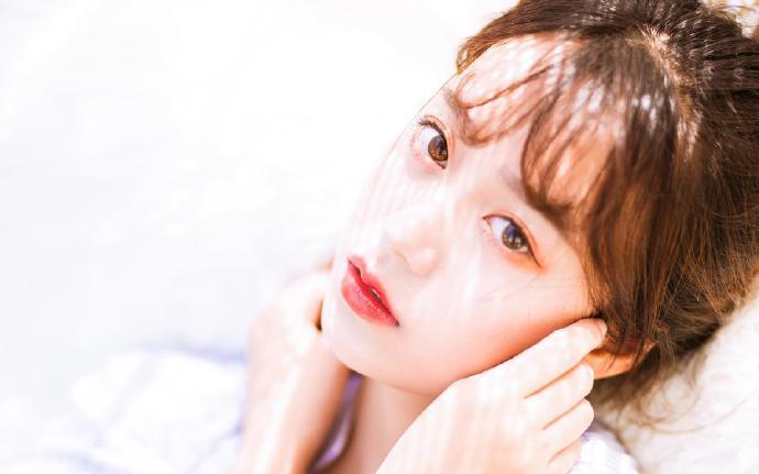 貌丑无盐，医学废才？且看她如何妙手回春，绝丽风姿！