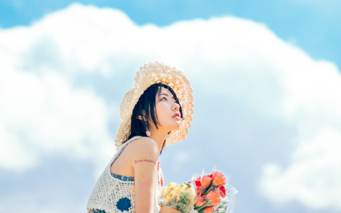 多情总裁玲珑妻：低调契约婚姻