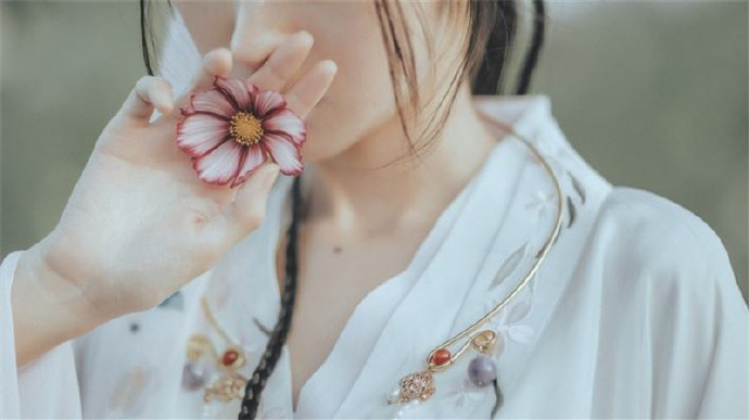 签订婚前协议，婚后互不相干。
