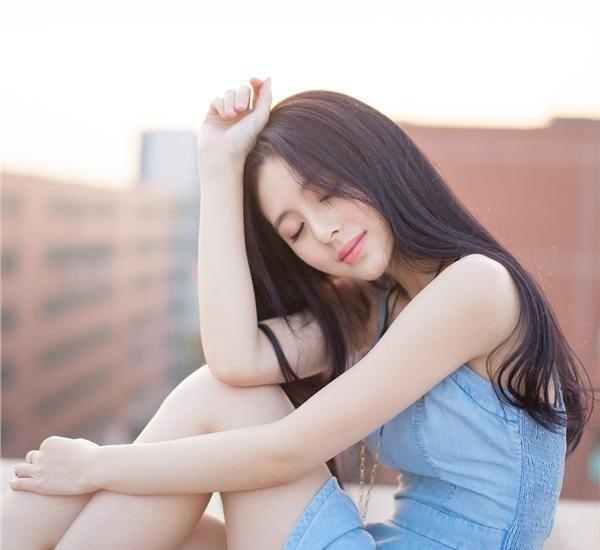 新婚之夜，红罗帐内，烛影浮云，凤榻上却不是她。