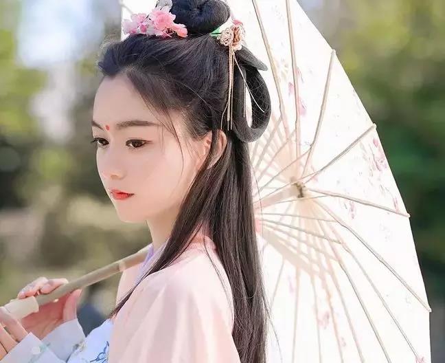 “这养了十几年的花骨朵，就这么被野猪连盆都端走了！”