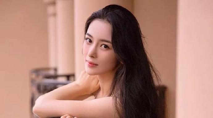 五年后的再次相遇，她开着挖掘机震撼的闯回到了他的世界
