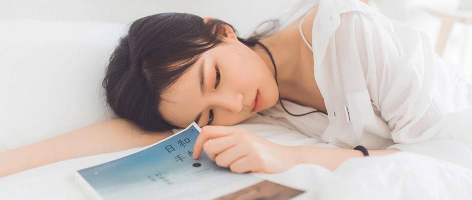 天才设计师兰沐薇，被批抄袭，惨死家中。