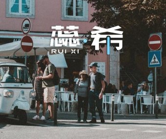 偷看了他几百次朋友圈后,我们在一起了。