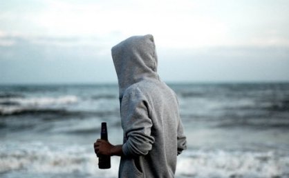 关于生活现实的哲理内涵精辟的说说 也许未来偶然相遇希望谁都没变