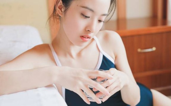 替嫁娇妻宠不休 主角: 颜灵芸, 安昊然